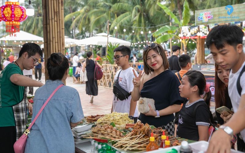 Hội chợ gia đình tại công viên Biển Đông