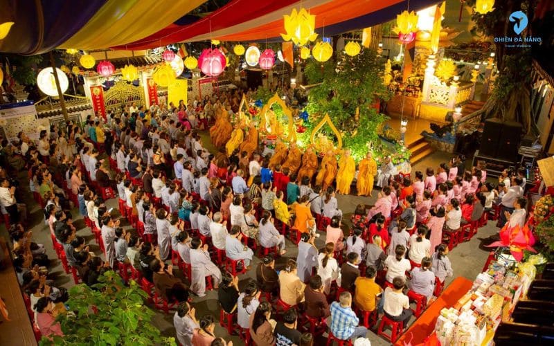 Tham gia các bài giảng Phật pháp ở chùa