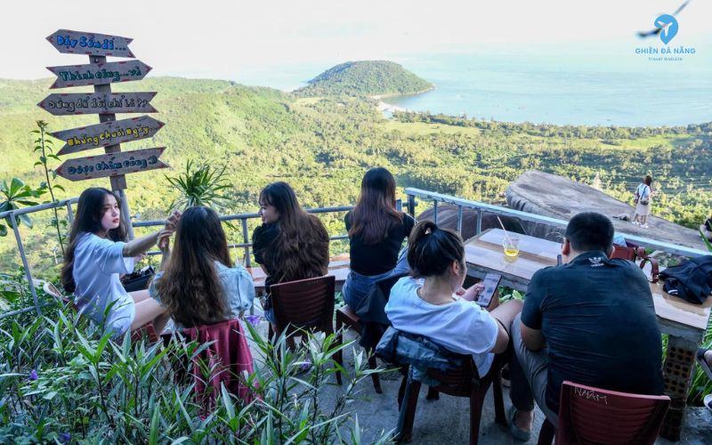 Thời điểm nào trong ngày là đẹp nhất để đến Cà Phê Hòn Đá Thuyền