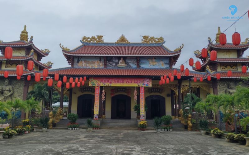 Khuôn viên chùa Hòa Xuân Đà Nẵng