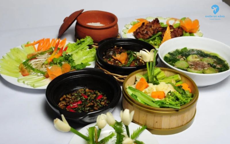 Cơm niêu Nhà Đỏ