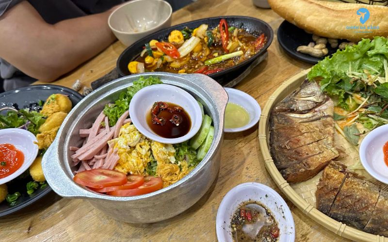 Dân Dã Quán với thực đơn phong phú, chế biến ngon miệng