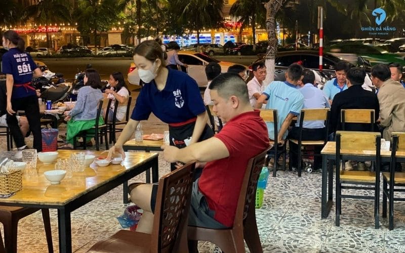 Cách phục vụ của nhân viên tại Hải Sản Bé Ni 2 Đà Nẵng