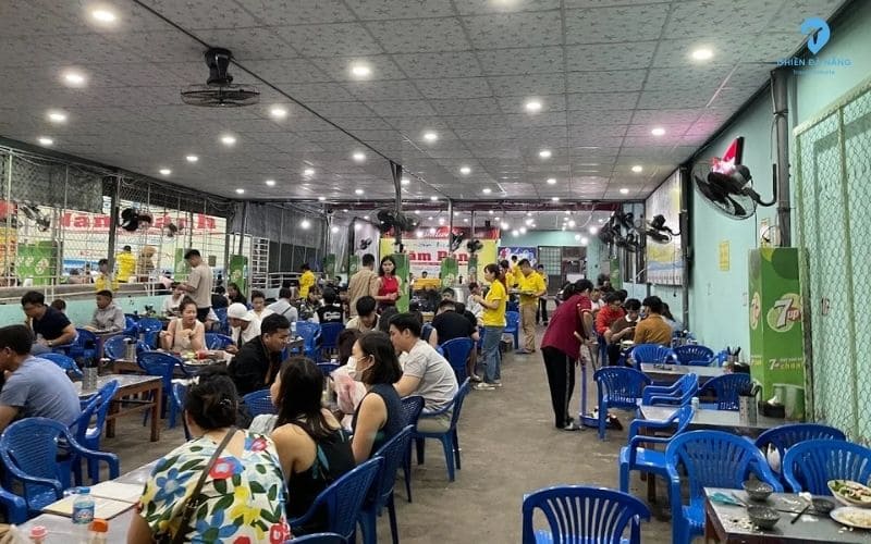 Cách phục vụ của nhân viên tại Hải sản Năm Đảnh Đà Nẵng
