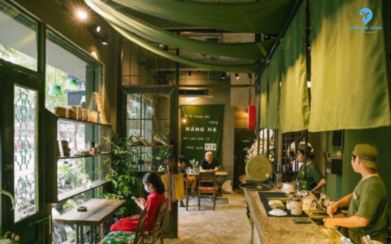 Không gian quán Mor Cà Phê Đà Nẵng tạo sự gần gũi