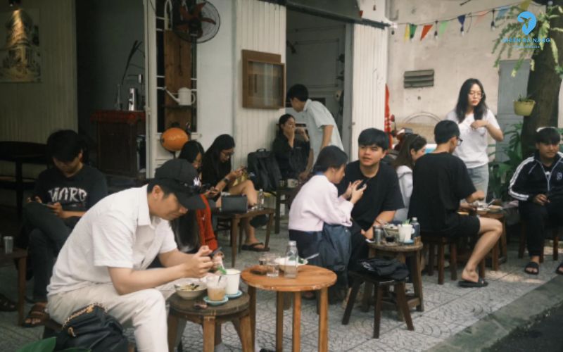 Không gian của Mor Cà Phê Đà Nẵng đậm chất mùa thu