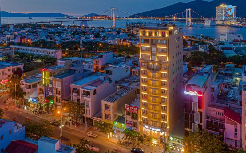 Rest Hotel – Khách sạn gần sân bay Đà Nẵng view đẹp, giá tốt