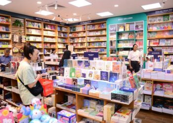 Top 10 Nhà Sách Được Yêu Thích Và Đông Khách Nhất Ở Đà Nẵng