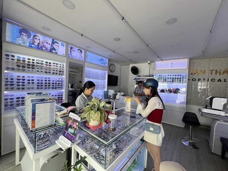 Cửa hàng cắt kính cận Đà Nẵng