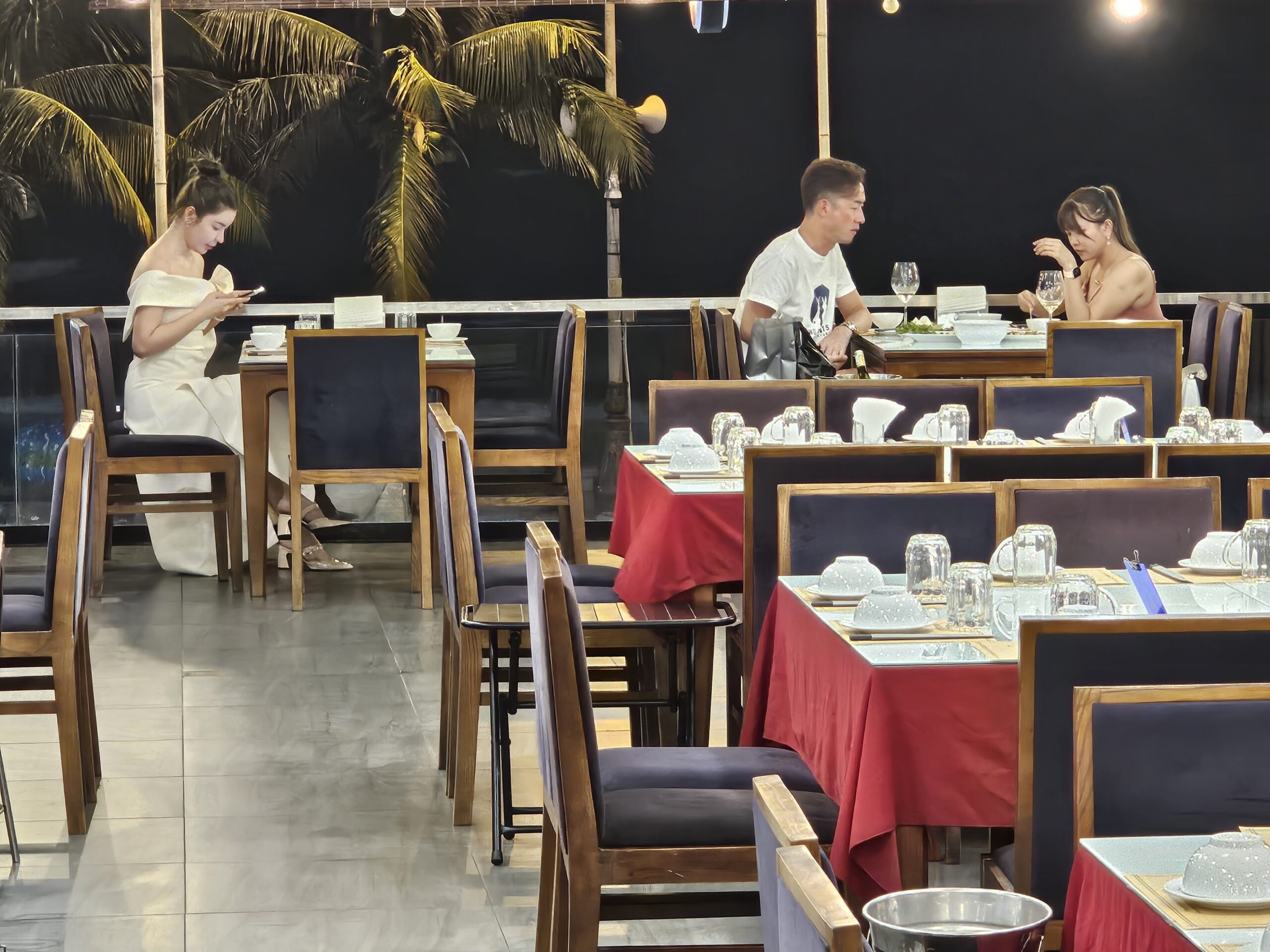 View biển lãng mạn nhìn từ Nhà hàng Làng Cá