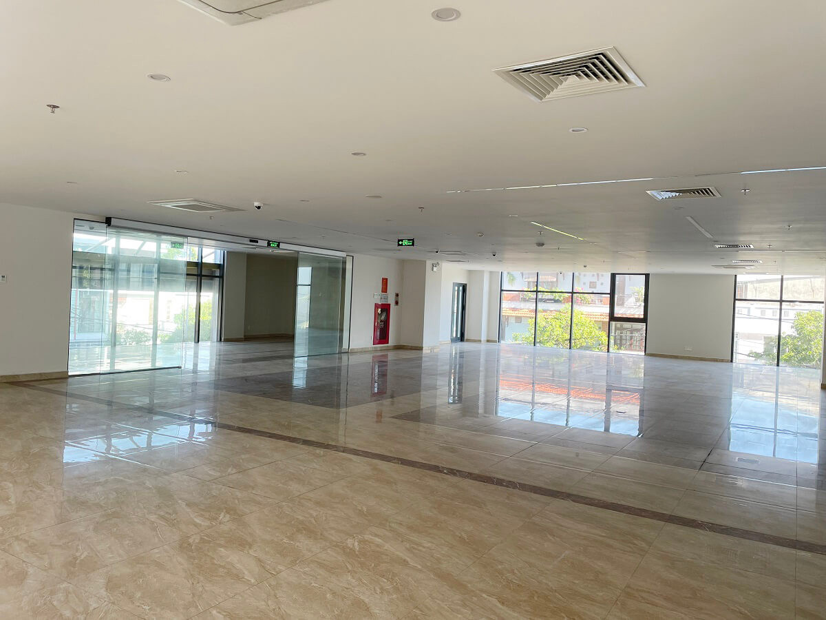 Khu vực sảnh chờ văn phòng với thiết kế hiện đại, sang trọng