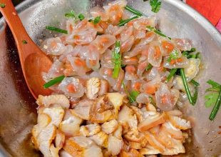 Bánh mì bột lọc ở ngã tư đường Phan Đình Phùng Đà Nẵng