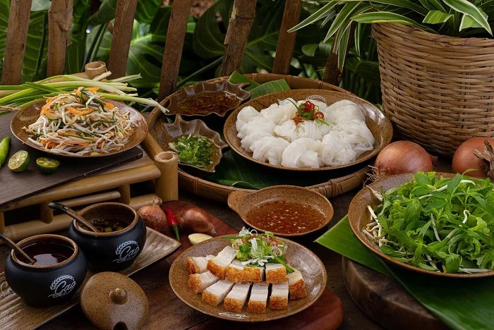 Khám Phá Bánh Ướt Đà Nẵng: Tinh Hoa Ẩm Thực Đường Phố