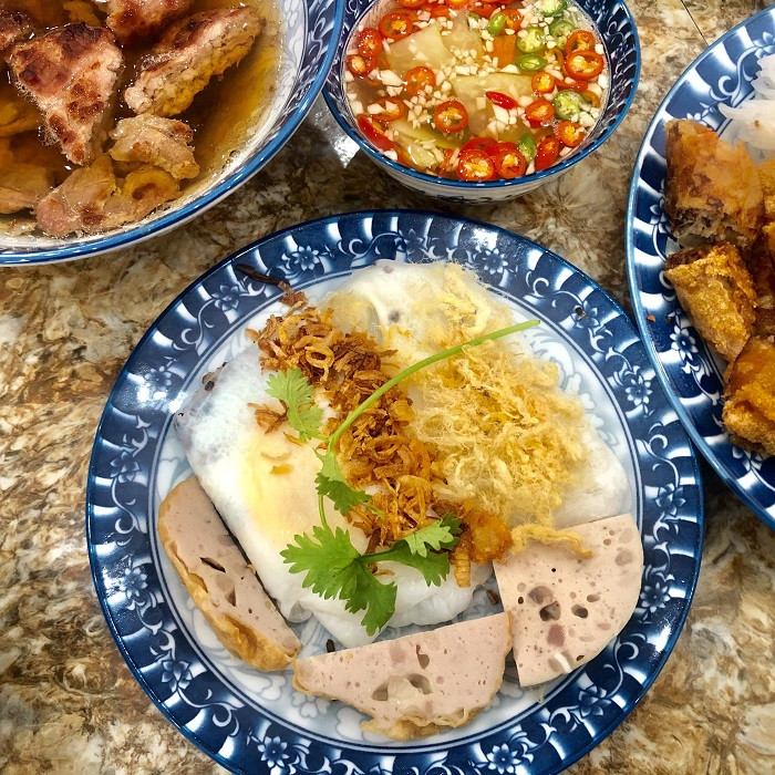 Không gian quán bánh cuốn Thanh Nga đậm chất Bắc