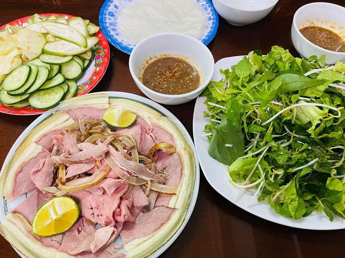 Bê thui nguyên con tại quán Rô