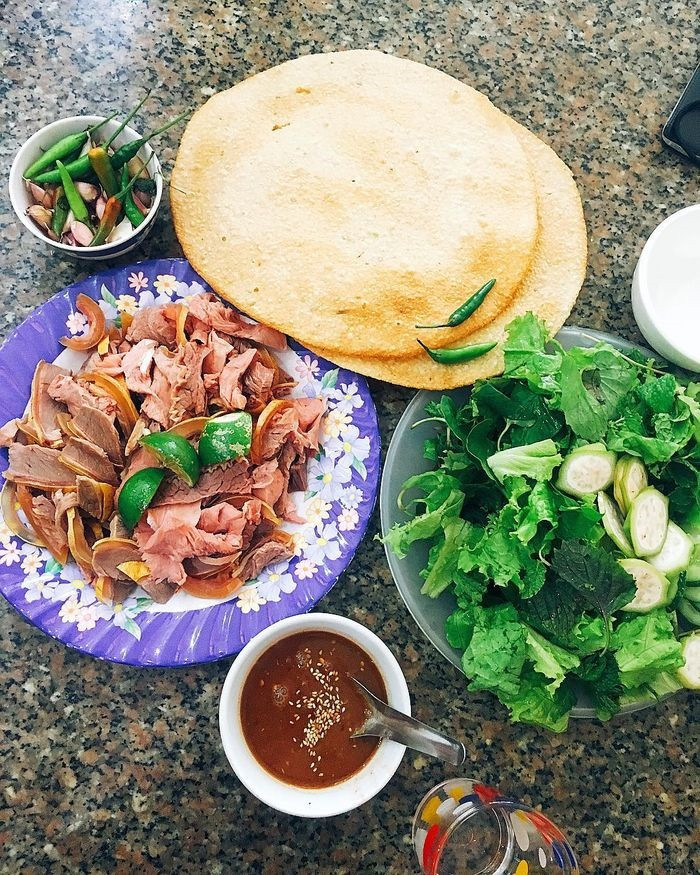 Quán Huynh Đệ với không gian thoáng đãng