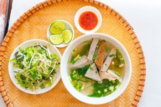 Công đoạn chế biến chả cá tươi ngon