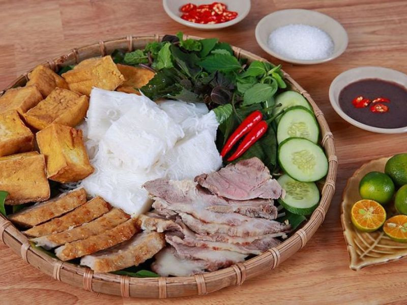 Mẹt bún đậu mắm tôm tại Bếp Đậu Đỏ