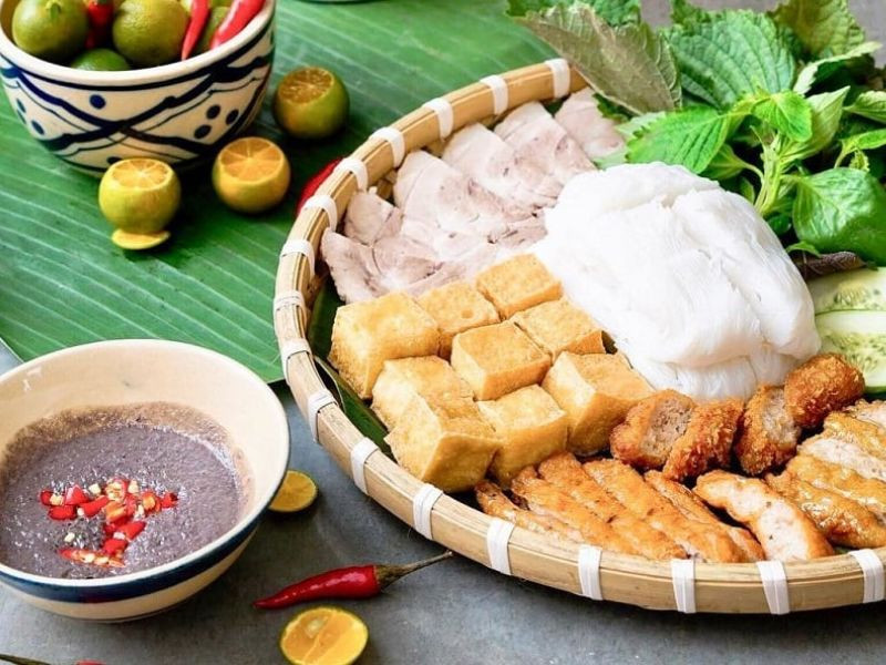 Mẹt bún đậu mắm tôm tại quán Trần Nguyễn