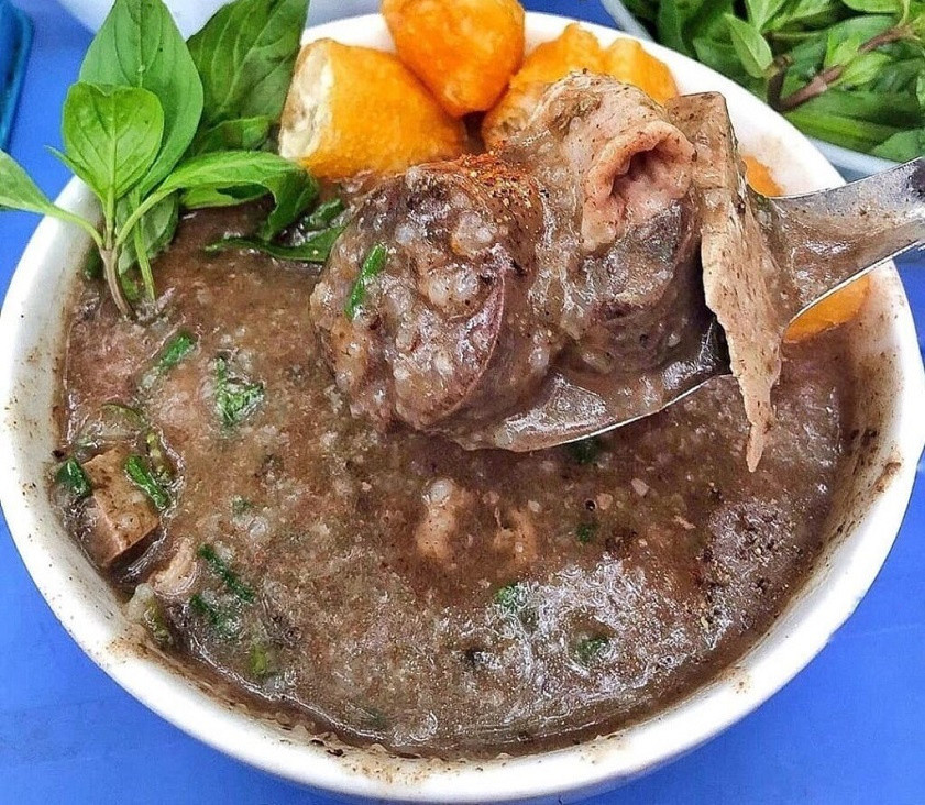 Thưởng thức cháo lòng Đà Nẵng với vị ngon đặc trưng so với các địa phương khác