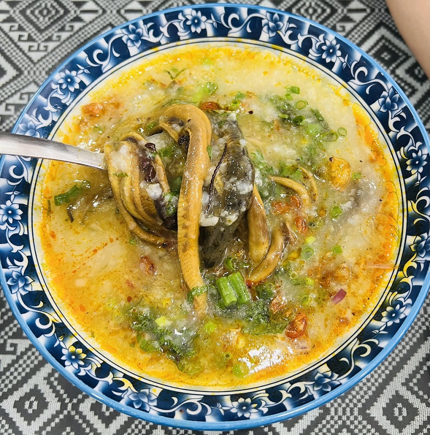 Một tô cháo lươn hấp dẫn của quán Lươn 51R Nguyễn Chí Thanh