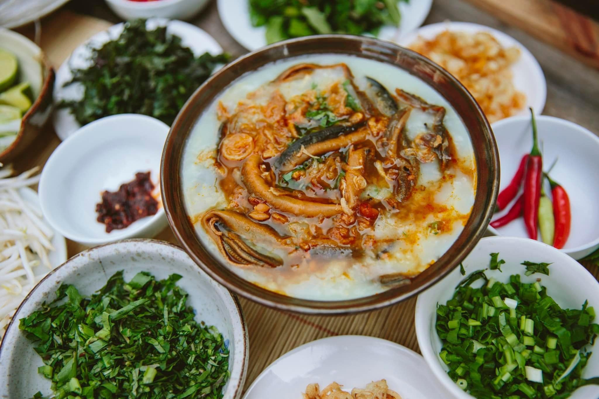 Quán rất chú trọng phần trình bày và các gia vị ăn kèm