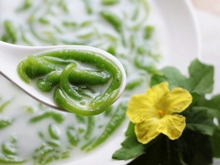 Nhiều loại topping hấp dẫn trong ly chè Thái tại Na Na