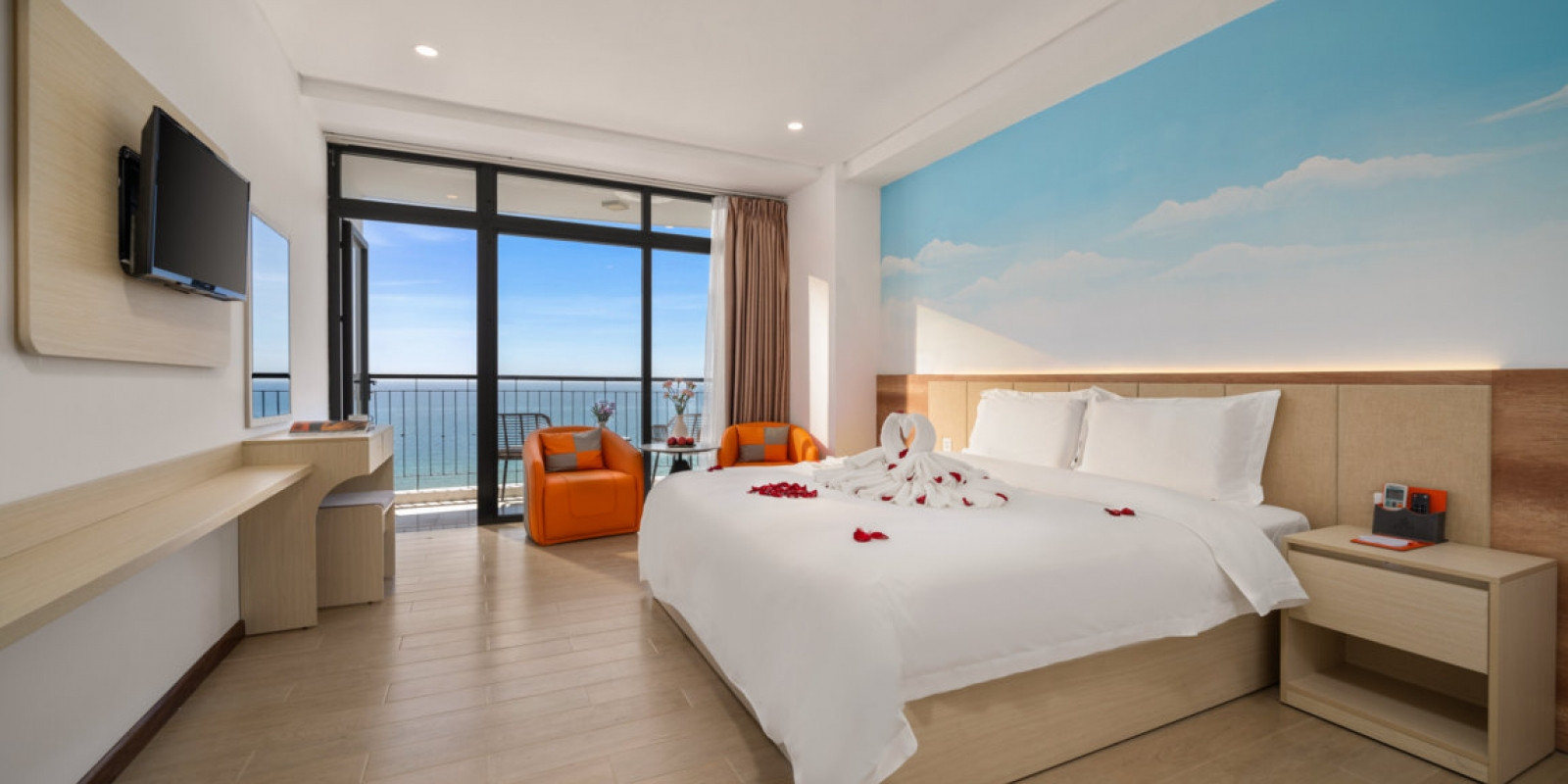 Một góc phòng nghỉ sang trọng tại Lunar Hotel Da Nang