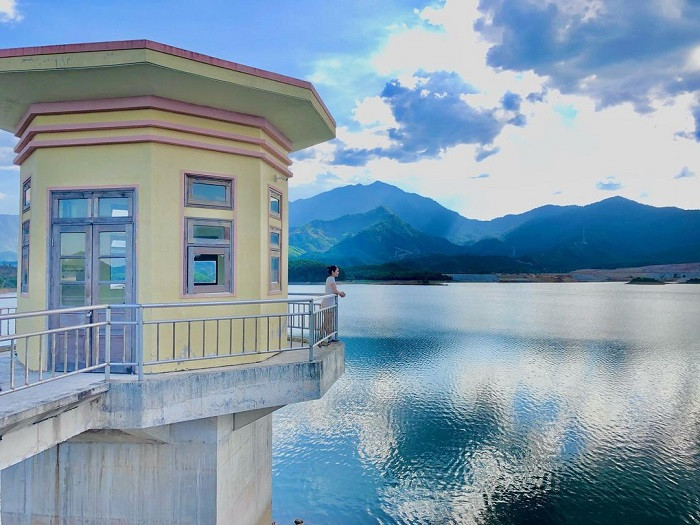 Khung cảnh thiên nhiên tươi đẹp tại Hồ Hòa Trung
