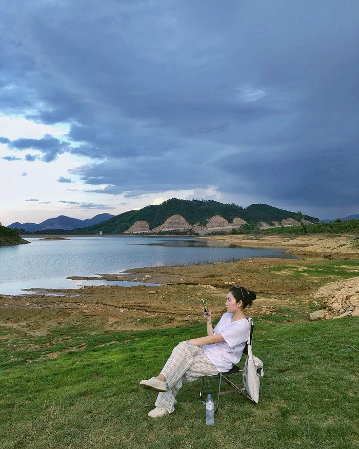 Câu cá tại Hồ Hòa Trung