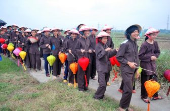 Du khách tham gia lễ hội Mục Đồng