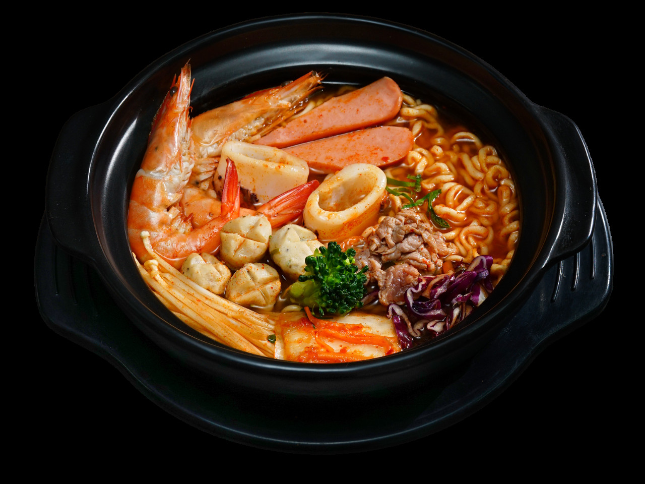 Mì kim chi thập cẩm với nhiều loại topping hấp dẫn