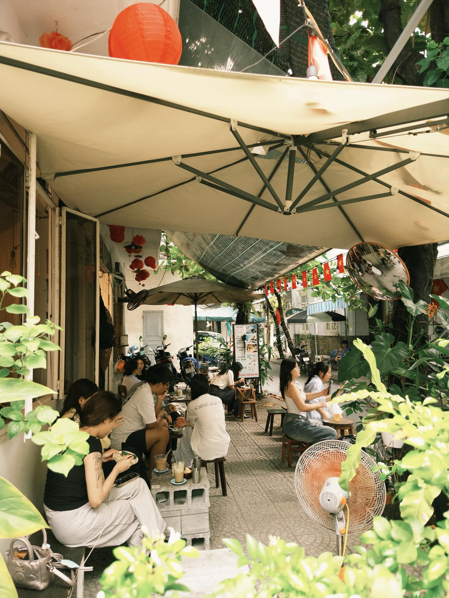 Góc nhỏ ấm cúng tại Mor Cà Phê