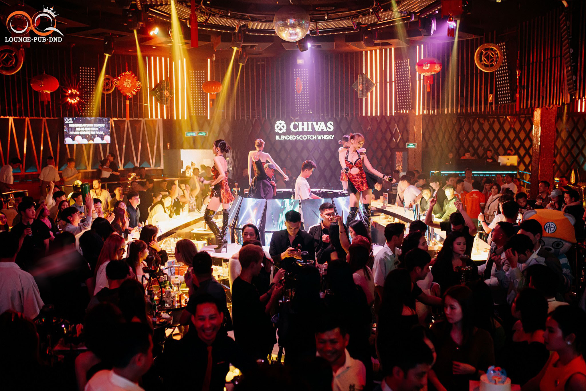 Không gian sôi động tại OQ Lounge Pub DnD