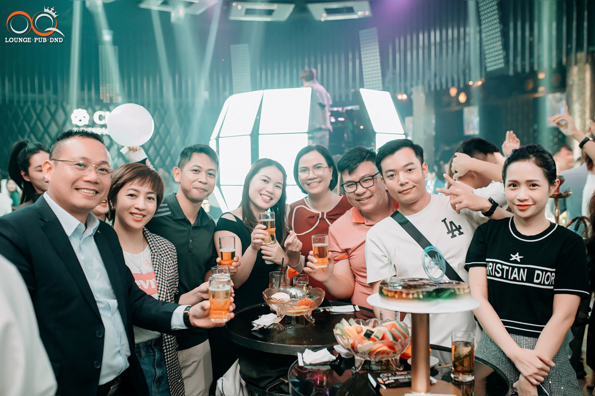 Dàn nghệ sĩ biểu diễn tại sự kiện của OQ Lounge Pub DnD