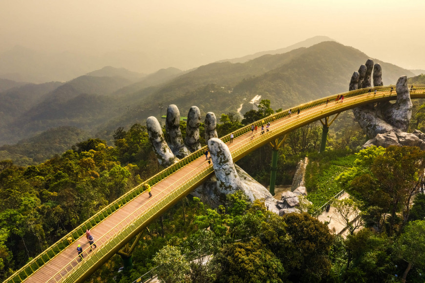 Cầu Vàng – Biểu tượng sống động của Bà Nà Hills