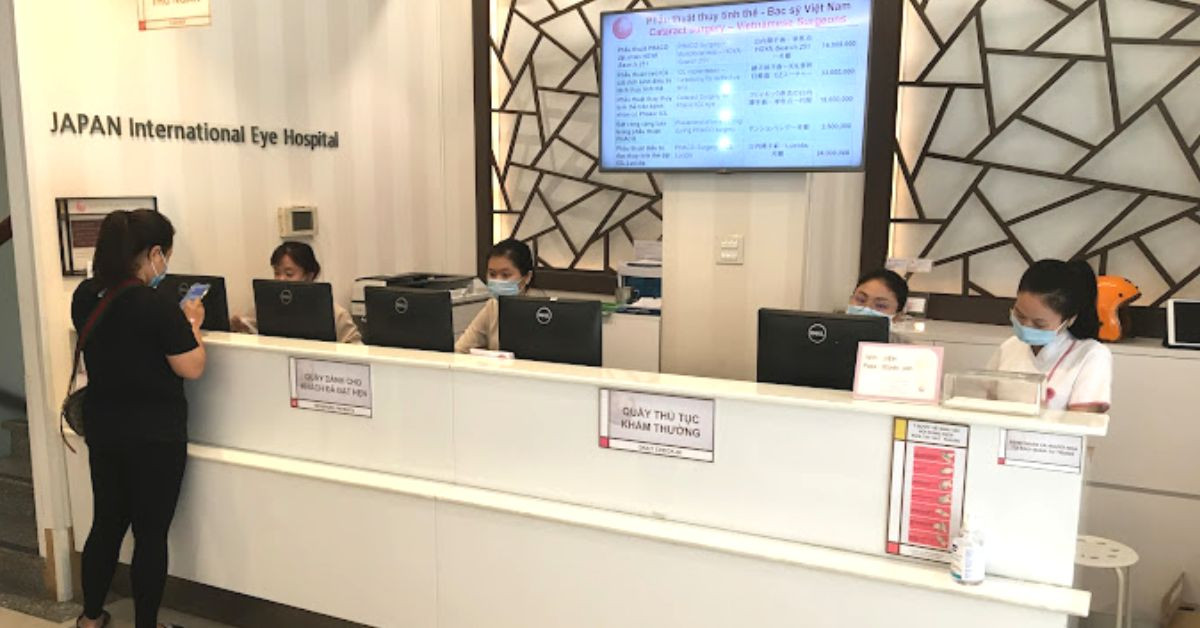 Quầy tiếp đón bệnh nhân tại Bệnh viện Mắt Quốc tế Nhật Bản