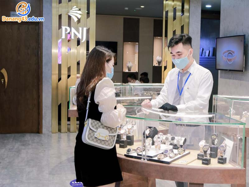 Cửa hàng trang sức PNJ trên đường Nguyễn Văn Thoại
