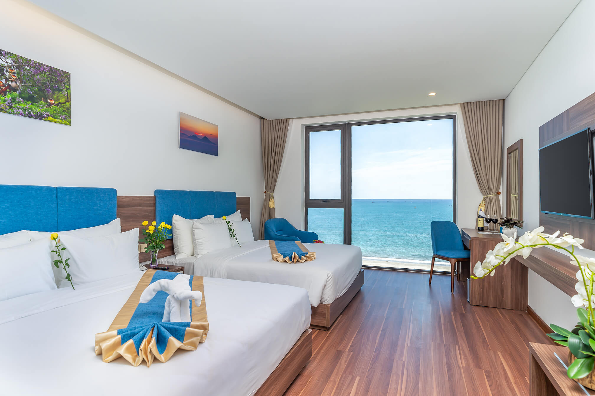 Phòng Family Deluxe với không gian rộng rãi, phù hợp cho nhóm đông người