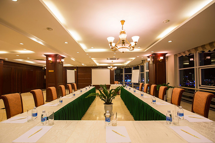 Phòng hội nghị hiện đại và tiện nghi