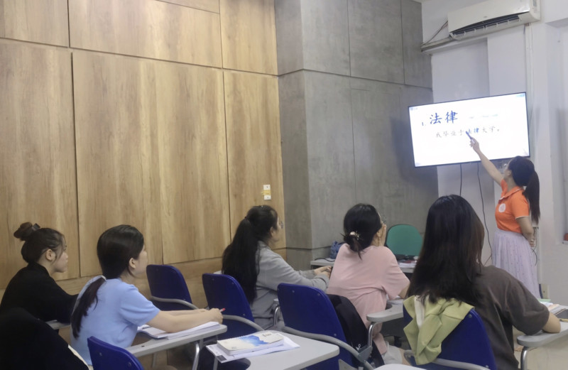 Lớp học tại trung tâm tiếng Trung ALA