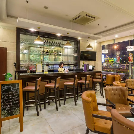Royal Family Hotel Đà Nẵng: Điểm Dừng Chân Lý Tưởng Gần Biển Mỹ Khê