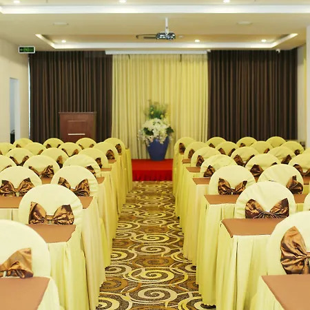 Dịch vụ đón tiếp tại Royal Family Hotel