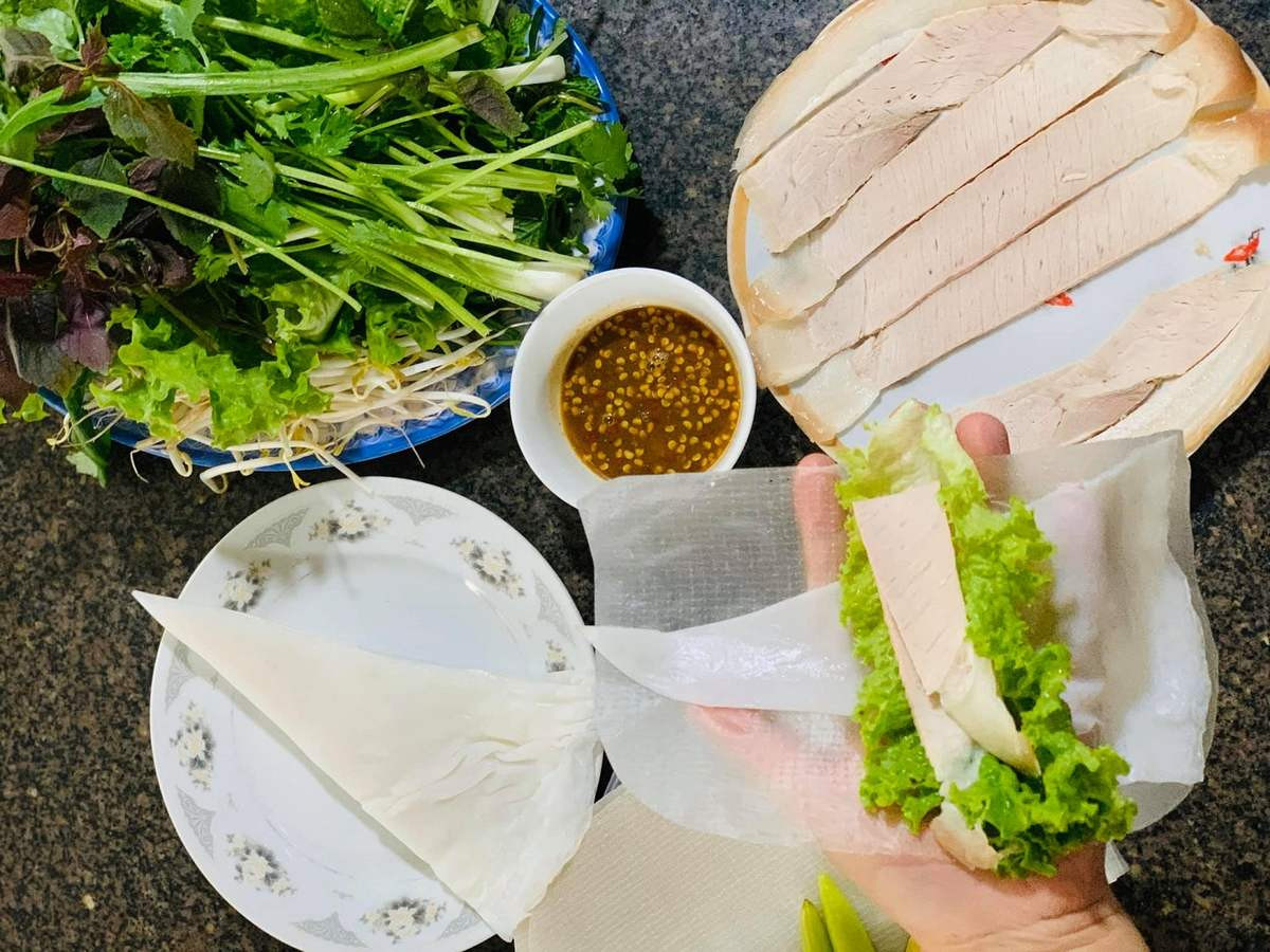 Các thành phần hòa quyện vào nhau tạo nên một món ăn hấp dẫn không thể bỏ lỡ