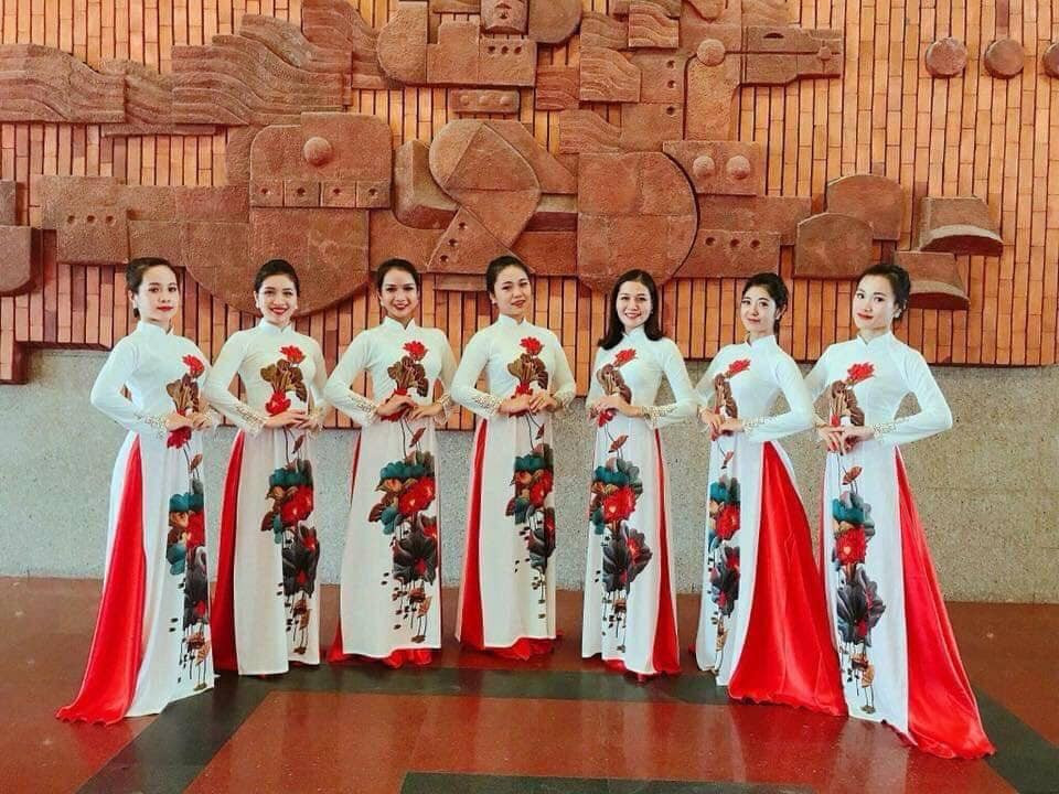Trang phục biểu diễn hiện đại