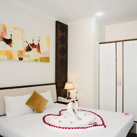 Bức ảnh chụp món ăn hấp dẫn tại một nhà hàng gần khách sạn