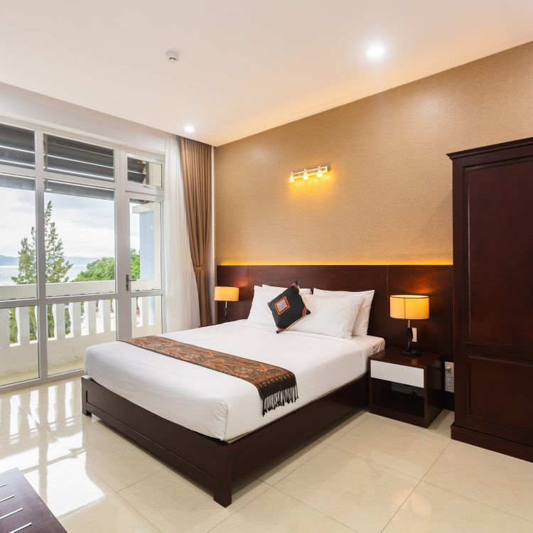 Nội thất sang trọng của Navy Suite Ocean Bay