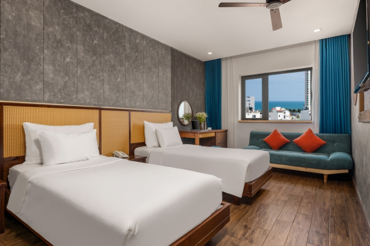 Superior Triple Partial Seaview