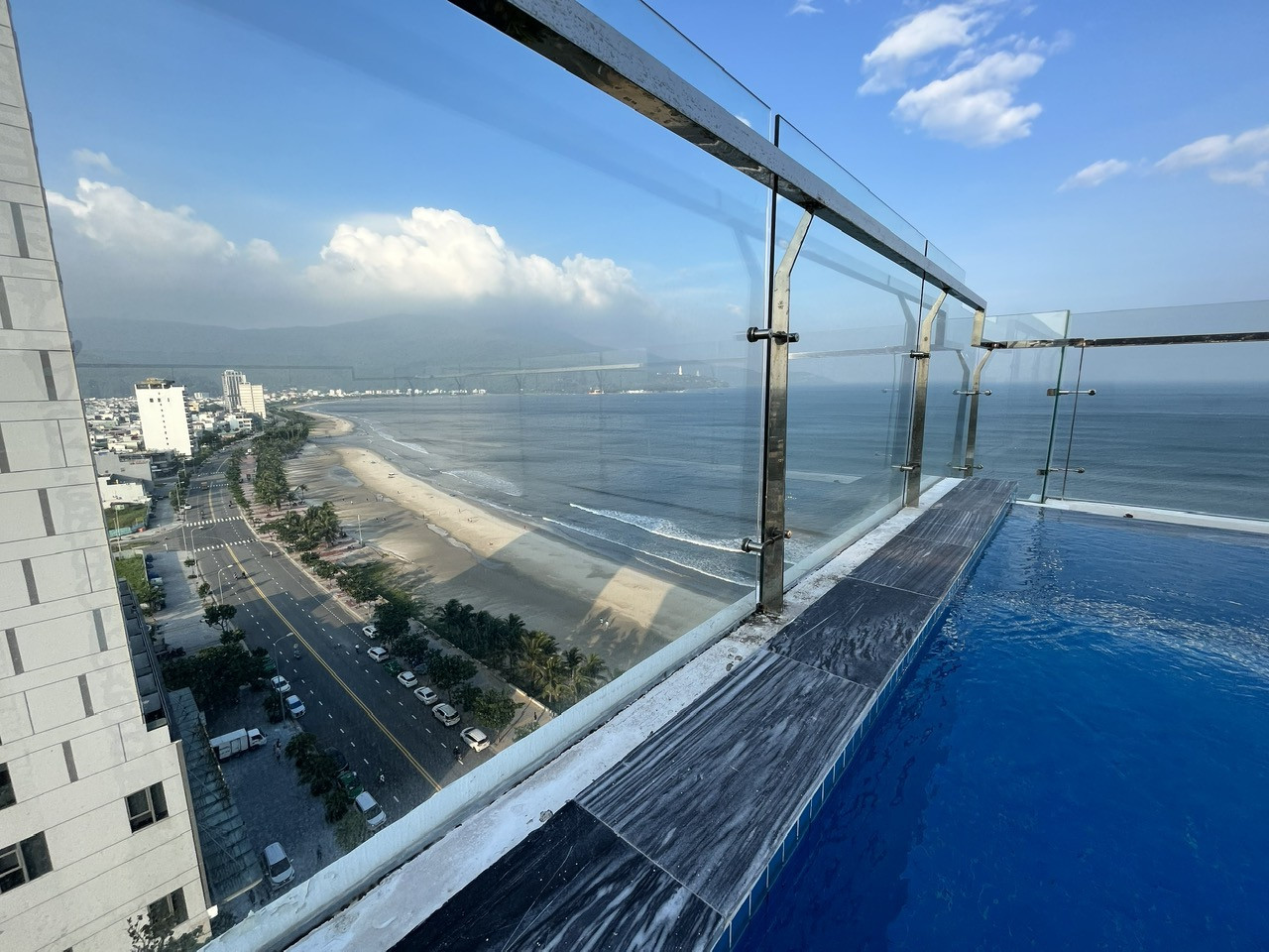 Không gian thư giãn tại De Lamour Hotel