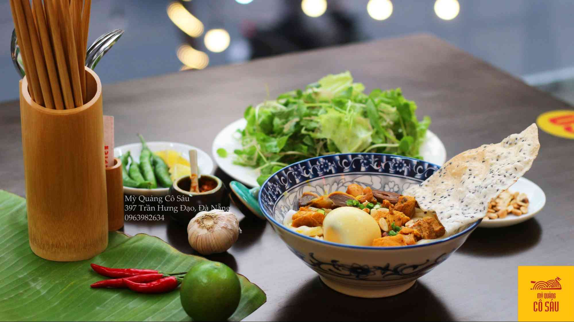 Mì Quảng cá lóc tại Mì Quảng Cô Sáu